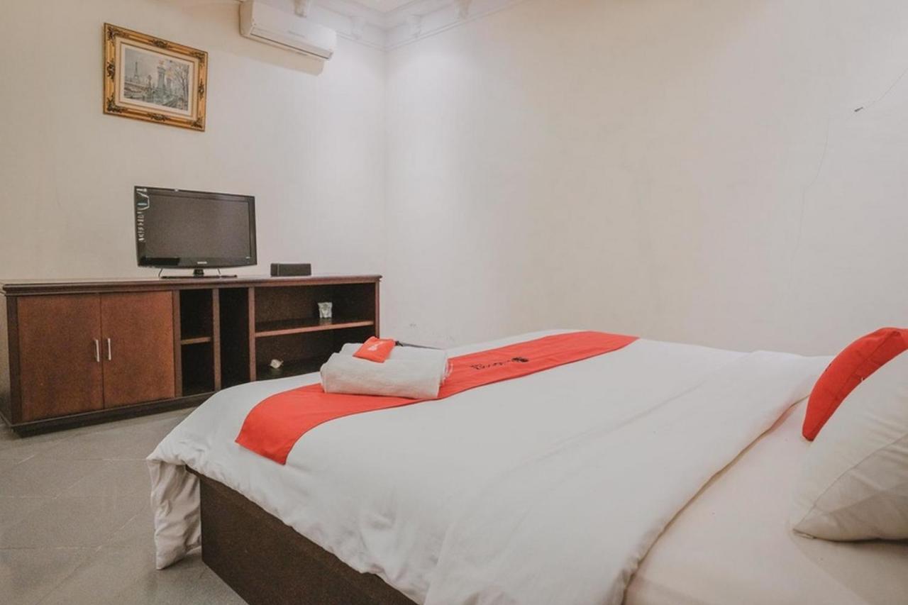 Hotel Reddoorz Premium @ Jalan Pal 10 Jambi Exterior foto