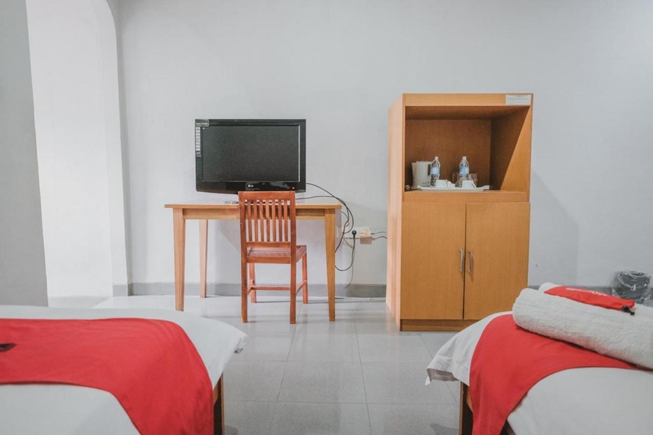 Hotel Reddoorz Premium @ Jalan Pal 10 Jambi Exterior foto