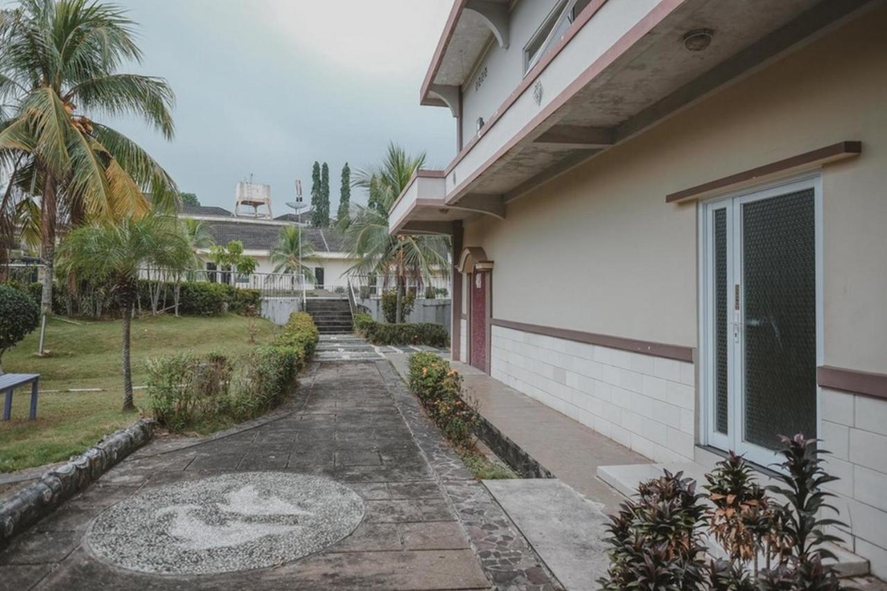 Hotel Reddoorz Premium @ Jalan Pal 10 Jambi Exterior foto